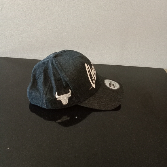 Chicago Bulls hat - Picture 2 of 3